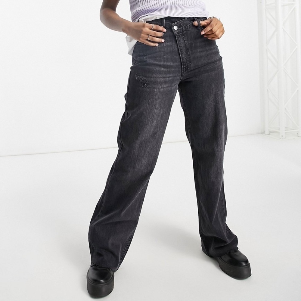 Stradivarius Uneven Waist Dad Jeans - US 6